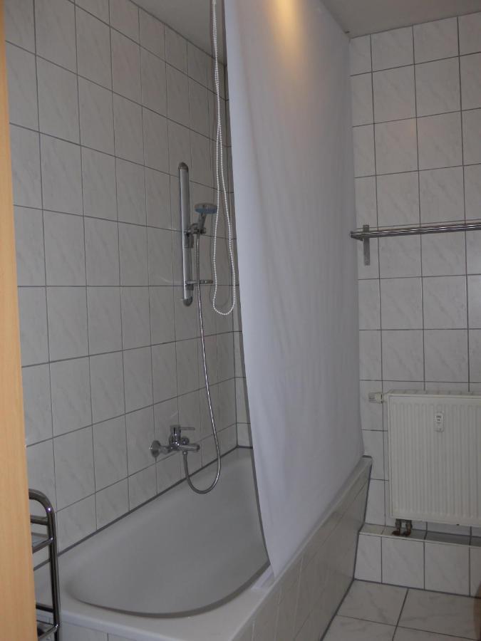 Ferienwohnung Friedrich Schiller, 2 Schlafzimmer, Balkon,Kostenloses Wifi, Naehe Zentrum, Jena Exterior foto